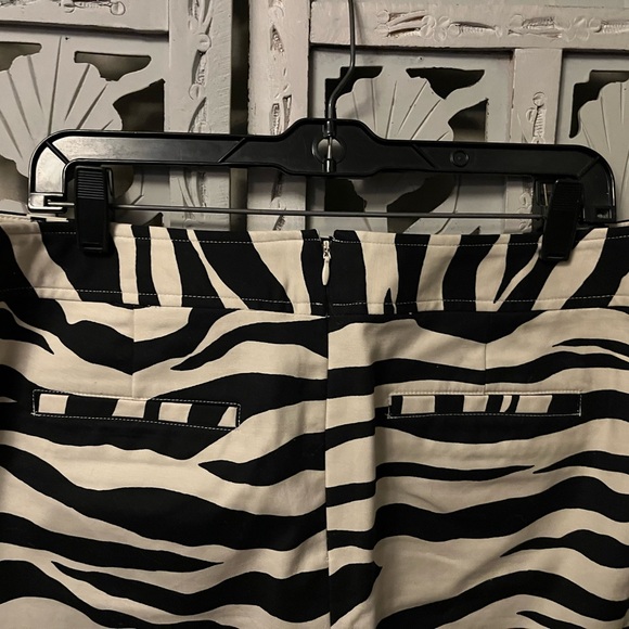 MERONA ROCKIN’ ZEBRA BLACK & CREAM STRIPED STRETCHY MINI SKIRT - Picture 4 of 5